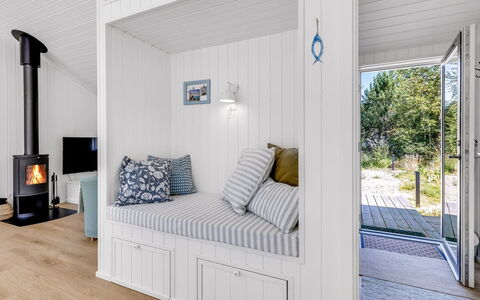 Aarthi - 575M from the Sea: Chalet, Arrière-Cour, Cour, Batiments Jardin, Cabanon, Siding, Mobilier De Jardin, Cabane En Rondins, Structure En Plein Air, Cabane
