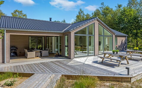 Aarthi - 575M from the Sea: Chalet, Arrière-Cour, Cour, Batiments Jardin, Cabanon, Siding, Mobilier De Jardin, Cabane En Rondins, Structure En Plein Air, Cabane