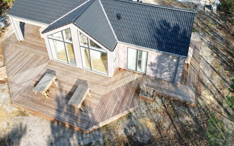 Aarthi - 575M from the Sea: Chalet, Arrière-Cour, Cour, Batiments Jardin, Cabanon, Siding, Mobilier De Jardin, Cabane En Rondins, Structure En Plein Air, Cabane