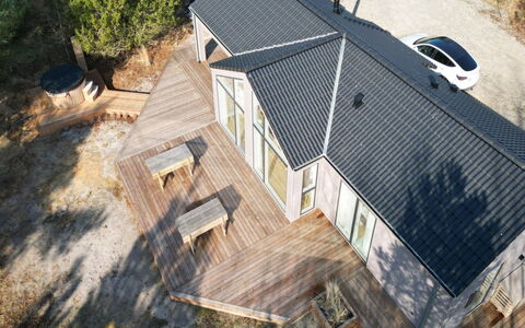 Aarthi - 575M from the Sea: Chalet, Arrière-Cour, Cour, Batiments Jardin, Cabanon, Siding, Mobilier De Jardin, Cabane En Rondins, Structure En Plein Air, Cabane