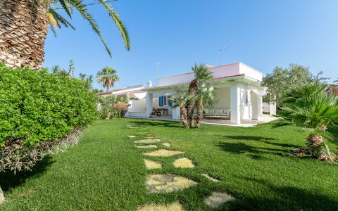 Villa Azzurra Monticelli: Arbuste, Zone Résidentielle, Jardin, Biens, Aménagement Paysager, Ombre, Hacienda, Pelouse, Recours