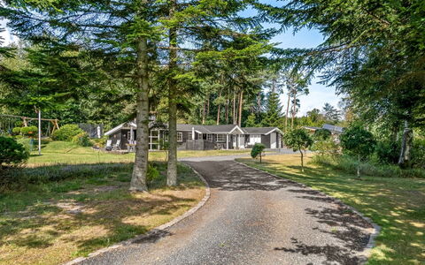 Bodulf - 850M from the Sea: Arbre, Branche, Surface De La Route, Arbuste, Zone Résidentielle, Domicile, Chalet, Allée, Jardin
