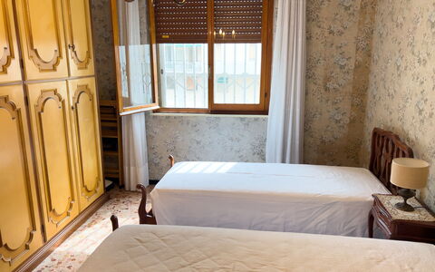 Casa Francy - Arma Di Taggia: Chambre, Bois, Lit, Sol, Drap De Lit, Sol, Design Intérieur, Literie, Textile, Meubles