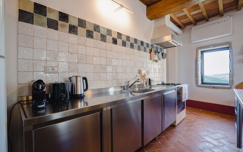 Mensano Old Town Apartment: Cuisine, Sol, Comptoir, Design Intérieur, Appareil De Cuisine, Cuisinière, Principaux Appliance, Plafond, Evier, Sol