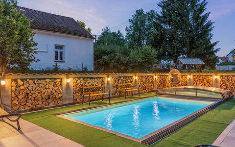 Party & Friends & Pool Villa: Piscine, Recours, Eco Hôtel, Jardin, Caractéristique De L'Eau, Biens, Thermes, Arrière-Cour, Aménagement Paysager, Ombre