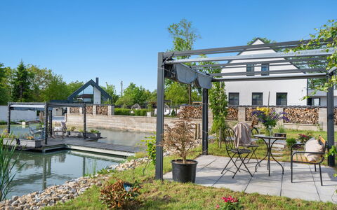 Party & Friends & Pool Villa: Jardin, Ombre, Structure En Plein Air, Aménagement Paysager, Eco Hôtel, Plate-Forme, Pergola, Biens, Conception, Cour