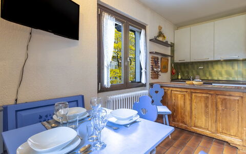 Casa Cavalieri: Meubles, Design Intérieur, Bois, Pièce, Sol, Domicile, Plafond, Sol, Appartement, Chaise