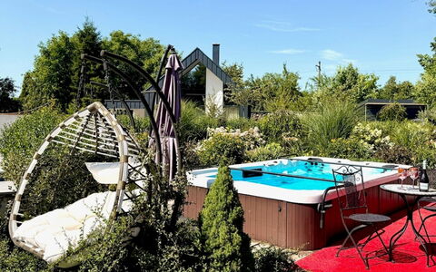 Luxury Palace with Swimming Spa&Jacuzzi: Jardin, Piscine, Mobilier De Jardin, Arbuste, Meubles, Parapluie, Chaise, Arrière-Cour, Recours, Aménagement Paysager