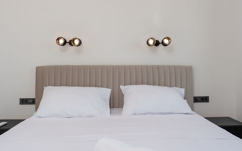 Sime: Lit, Meubles, Chambre, Design Intérieur, Literie, Linge, Drap De Lit, Éclairage, Luminaire, Pièce