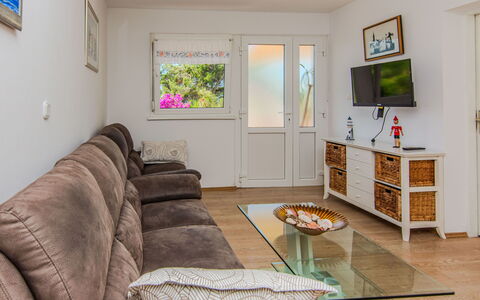 Gordana: Meubles, Design Intérieur, Canapé, Sol, Sol, Bois, Salon, Pièce, Plafond, Domicile