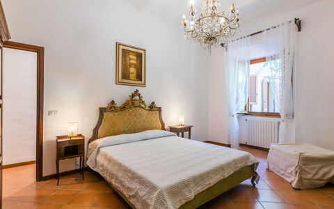 Torre degli Amidei: Design Intérieur, Meubles, Chambre, Sol, Lit, Sol, Plafond, Pièce, Drap De Lit, Linge