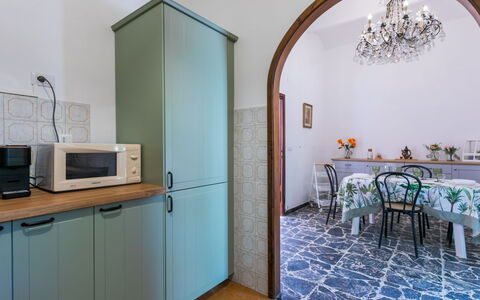 Torre degli Amidei: Sol, Design Intérieur, Bois, Sol, Cuisine, Pièce, Meubles, Éclairage, Cabinetry, Comptoir