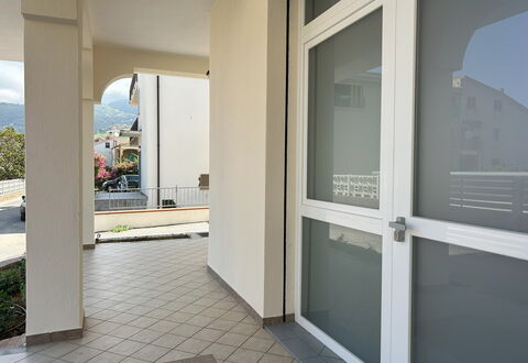 Case Martorelli - Belvedere Marittimo: Sol, Appartement, Balcon, Verre, Balustrade, Daylighting, Accueil Porte, Aluminium