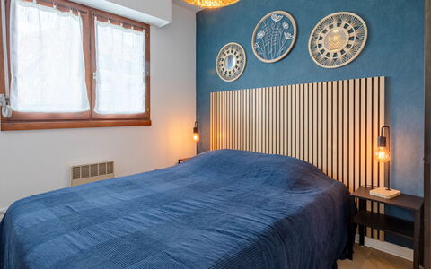 Les Jardins de la Plage: Lit, Literie, Design Intérieur, Chambre, Drap De Lit, Meubles, Mur, Bois, Linge, Plafond