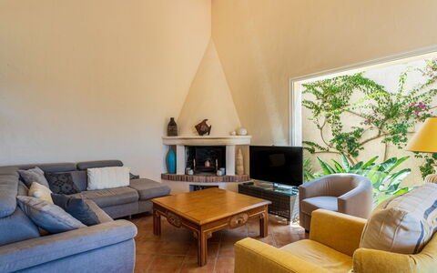 Manureva: Meubles, Canapé, Design Intérieur, Sol, Plafond, Sol, Salon, Pièce, Chaise