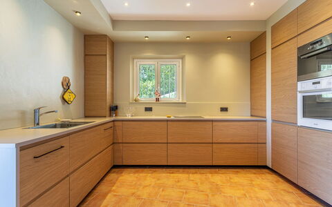 Manureva: Cabinetry, Sol, Cuisine, Comptoir, Design Intérieur, Bois, Sol, Appareil De Cuisine, Meubles, Placard