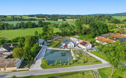 Luxury Retreat Resort: Plan D'Eau, Zone Résidentielle, Voie Navigable, Maison, Paysage, Cours D'Eau, Vue Du Ciel, Canal, Toit, Domicile