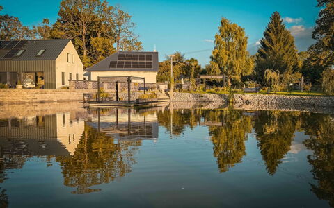 Luxury Retreat Resort: L'Eau, Arbre, Cours D'Eau, Voie Navigable, Banque, Réflexion, Domicile, Lac, Canal, Étang