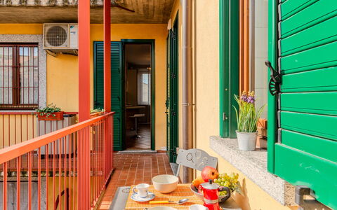 Residenza Elisa: Jaune, Bois, Orange, Pot De Fleur, Plante D'Appartement, Tache De Bois, Balcon, Métal, Peindre, Dur