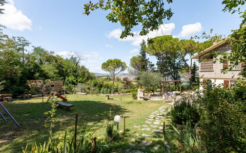 La Pineta Holiday Homes: Arbre, Arbuste, Jardin, Zone Rurale, Arrière-Cour, Printemps, Pelouse, Aménagement Paysager, Cour