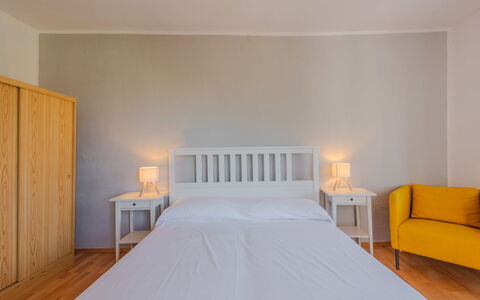 Maier: Lit, Meubles, Design Intérieur, Chambre, Sol, Mur, Sol, Bois, Literie, Plafond