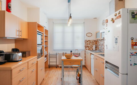 Men Gwenn: Cuisine, Comptoir, Appareil De Cuisine, Meubles, Cabinetry, Principaux Appliance, Sol, Design Intérieur, Bois, Sol