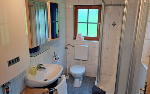 Simale: Salle De Bains, Lavabo, Luminaire Plomberie, Évier, Bois, Design Intérieur, Sol, Robinet, Sol, Plomberie