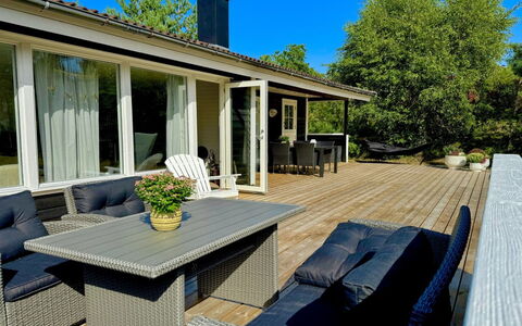 Marja - 350M from the Sea: Design Intérieur, Plafond, Appartement, Sol, Meubles, Sol, Pièce, Éclairage, Domicile, Canapé