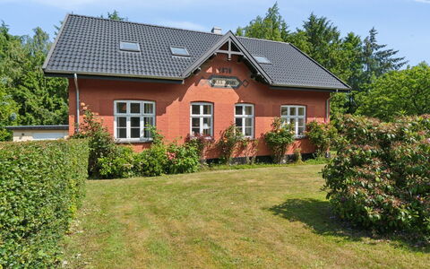 Marit - 1.5Km from the Sea: Toit, Domicile, Porte, Chalet, Ombre, Siding, Cour, Biens, Arrière-Cour