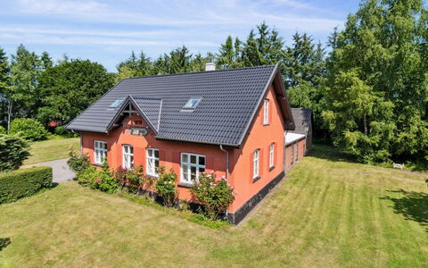 Marit - 1.5Km from the Sea: Toit, Domicile, Porte, Chalet, Ombre, Siding, Cour, Biens, Arrière-Cour