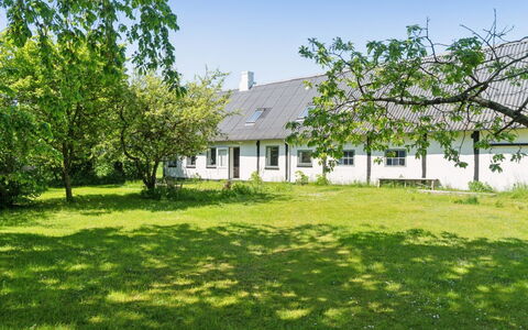 Aarni - 6.5Km from the Sea: Design Intérieur, Plafond, Appartement, Sol, Meubles, Sol, Pièce, Éclairage, Domicile, Canapé