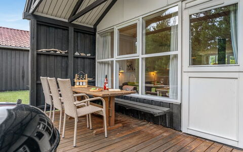 Dorrit - 200M from the Sea: Design Intérieur, Plafond, Appartement, Sol, Meubles, Sol, Pièce, Éclairage, Domicile, Canapé
