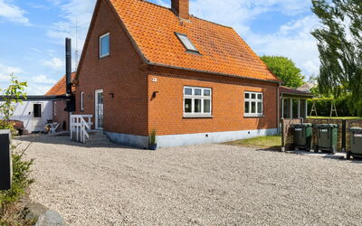 Alisa - 2.5Km from the Sea