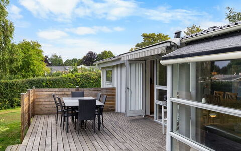 Tanita - 450M from the Sea: Blanc, Carte, Conception
