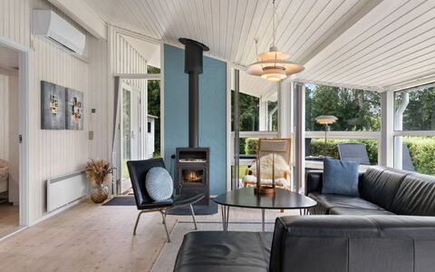 Tanita - 450M from the Sea: Domicile, Toit, Maison, Porte, Chalet, Ombre, Jardin, Couverture De Sol, Porche, Cour