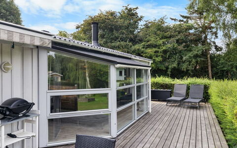 Tanita - 450M from the Sea: Domicile, Toit, Maison, Porte, Chalet, Ombre, Jardin, Couverture De Sol, Porche, Cour