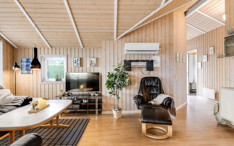 Trifun - 300M from the Sea: Maison, Toit, Domicile, Chalet, Biens, Ferme, Villa, Porche, Siding