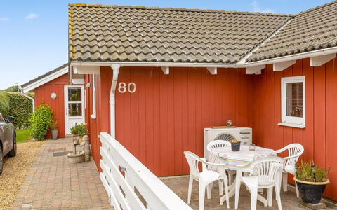 Trifun - 300M from the Sea: Maison, Toit, Domicile, Chalet, Biens, Ferme, Villa, Porche, Siding
