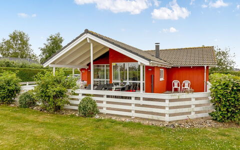 Trifun - 300M from the Sea: Maison, Toit, Domicile, Chalet, Biens, Ferme, Villa, Porche, Siding