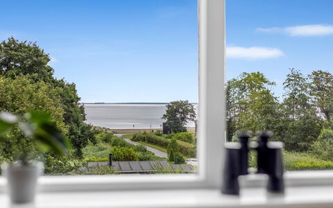 Kalevi - 150M from the Sea: Meubles, Design Intérieur, Bois, Plafond, Sol, Sol, Parquet, Table Cuisine Et Salle A Manger, Table, Luminaire