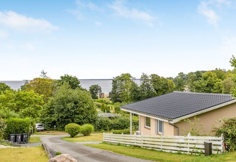 Kalevi - 150M from the Sea: Maison, Toit, Domicile, Chalet, Biens, Ferme, Villa, Porche, Siding