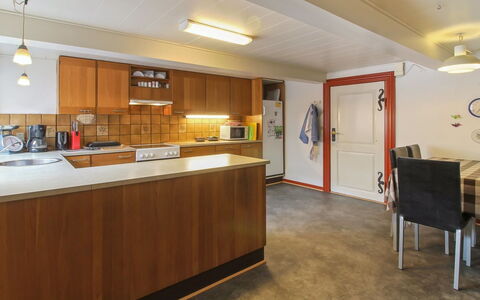 Henrieke - 10Km from the Sea: Design Intérieur, Sol, Meubles, Sol, Bois, Plafond, Comptoir, Cuisine, Cabinetry, Pièce