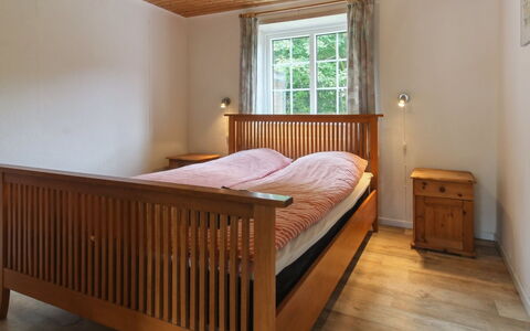 Henrieke - 10Km from the Sea: Lit, Meubles, Chambre, Bois, Literie, Sol, Sol, Drap De Lit, Design Intérieur, Cadre De Lit