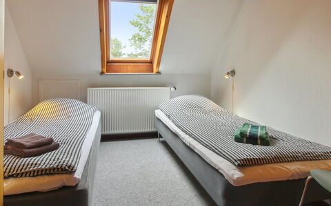 Henrieke - 10Km from the Sea: Chambre, Lit, Bois, Literie, Drap De Lit, Design Intérieur, Sol, Cadre De Lit, Sol, Meubles