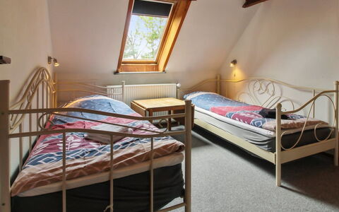 Henrieke - 10Km from the Sea: Lit, Chambre, Literie, Design Intérieur, Drap De Lit, Bois, Meubles, Sol, Sol, Pièce