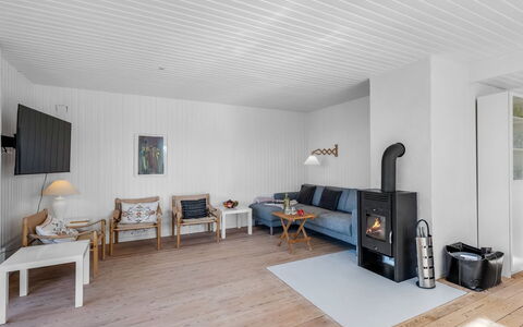 Sinikka - 900M from the Sea: Domicile, Toit, Maison, Porte, Chalet, Ombre, Jardin, Couverture De Sol, Porche, Cour