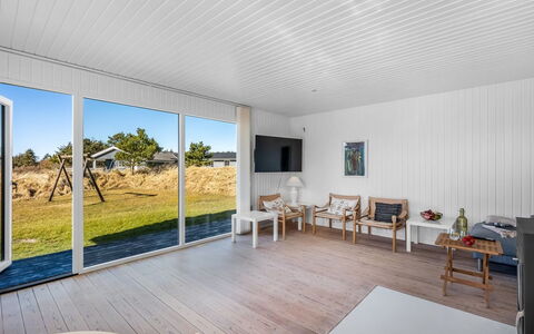 Sinikka - 900M from the Sea: Domicile, Toit, Maison, Porte, Chalet, Ombre, Jardin, Couverture De Sol, Porche, Cour