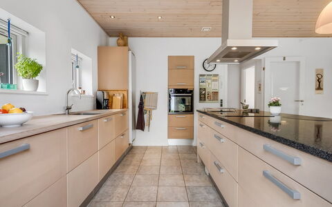 Jyrki - 100M from the Sea: Cuisine, Comptoir, Cabinetry, Meubles, Sol, Design Intérieur, Appareil De Cuisine, Bois, Sol, Luminaire