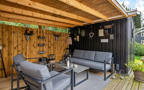 Mieka - 500M from the Sea: Chalet, Arrière-Cour, Cour, Batiments Jardin, Cabanon, Siding, Mobilier De Jardin, Cabane En Rondins, Structure En Plein Air, Cabane