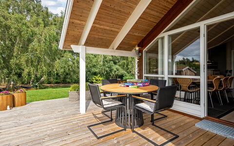 Mieka - 500M from the Sea: Chalet, Arrière-Cour, Cour, Batiments Jardin, Cabanon, Siding, Mobilier De Jardin, Cabane En Rondins, Structure En Plein Air, Cabane
